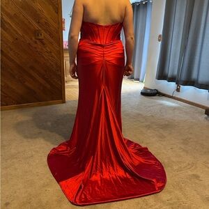 Elegant Red Strapless Evening Gown